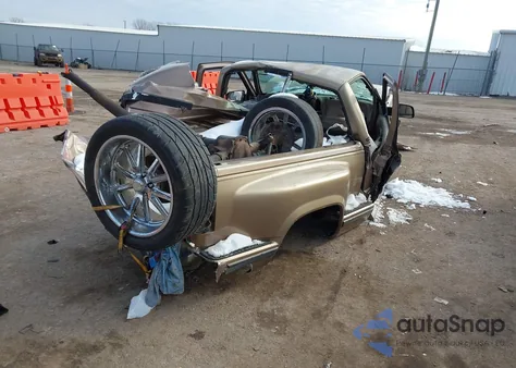 1997 Chevrolet C1500 Sportside из США, поврежденный, VIN 1GCEC14WXVZ197344